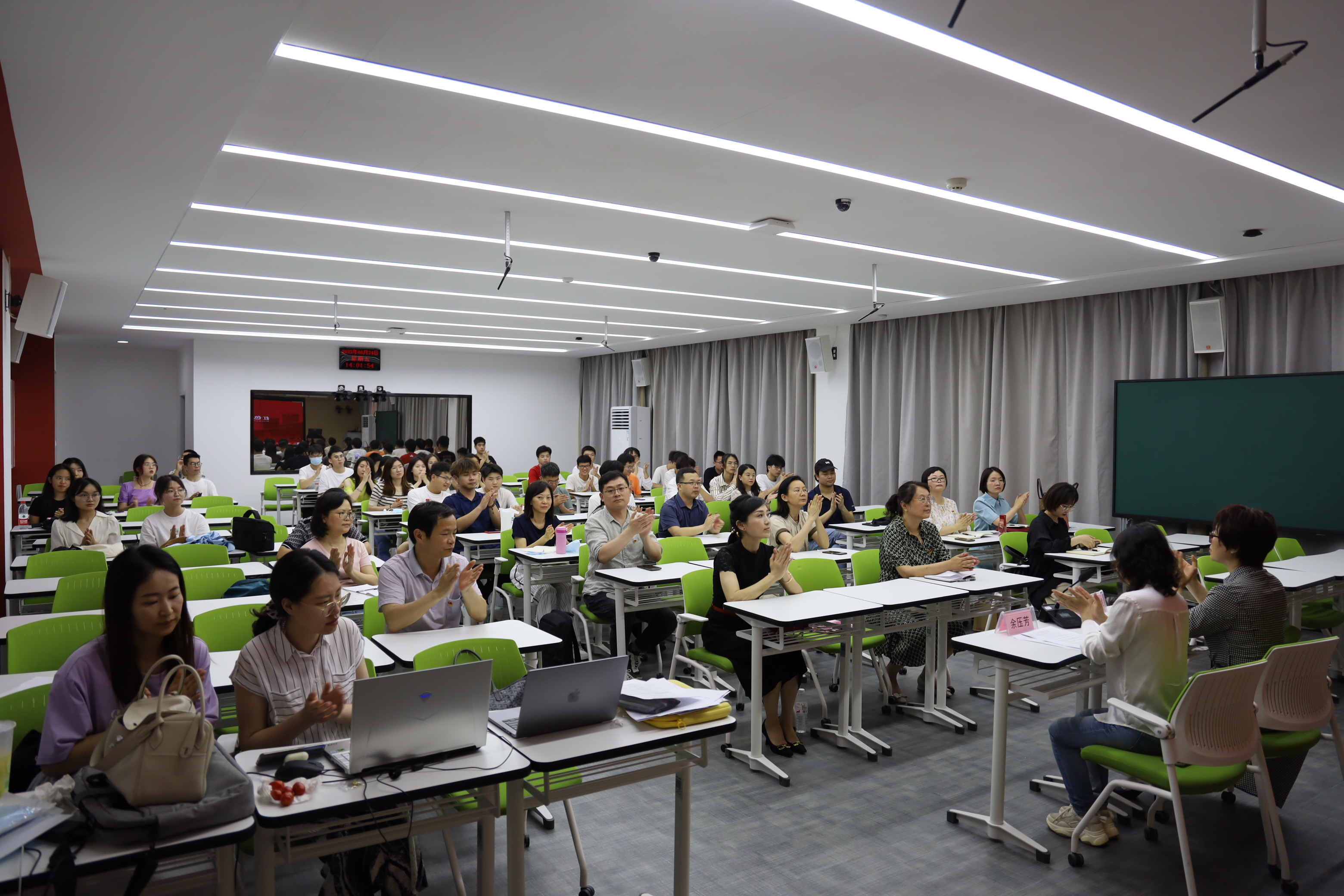 1656246648310952.jpg 会议现场.jpg